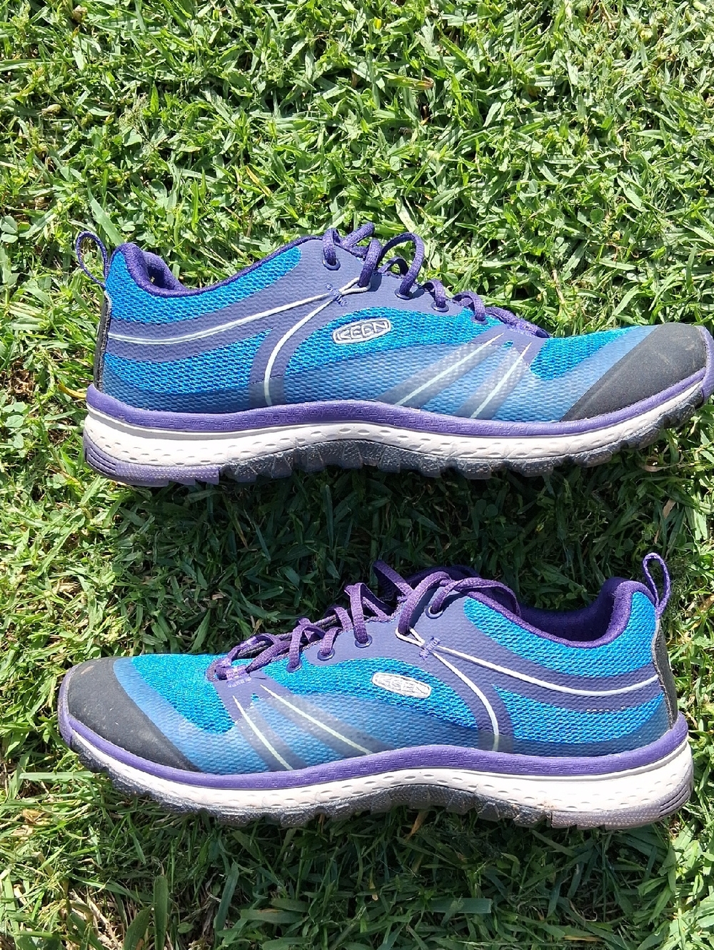 Keen women's blue and purple hiking sneakers